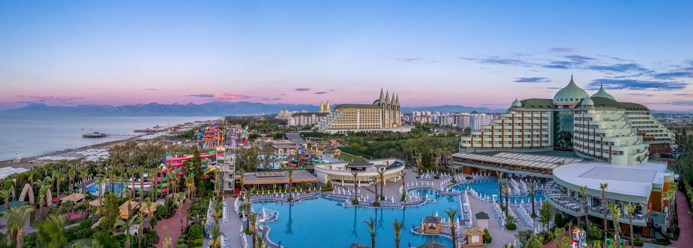 Außenansicht des Delphin Palace Hotels