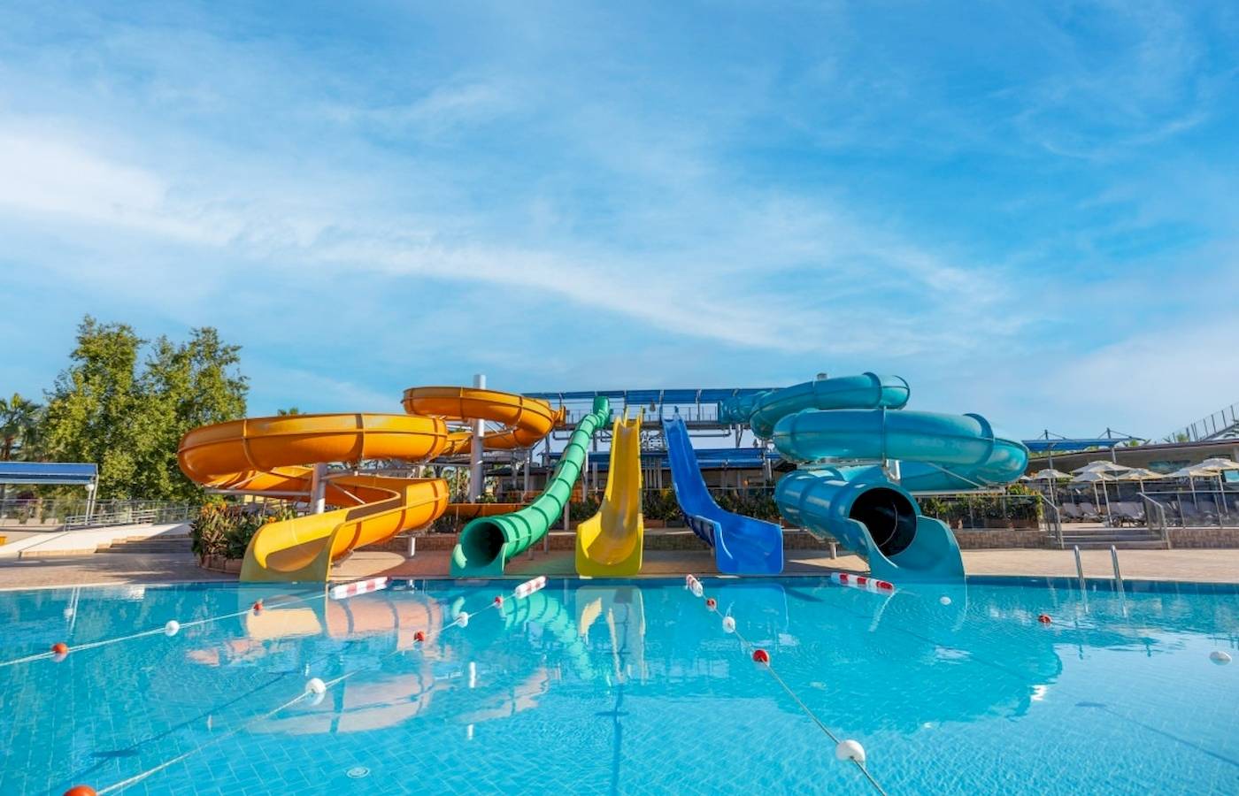 Wasserrutschen im VONRESORT Golden Coast Hotel