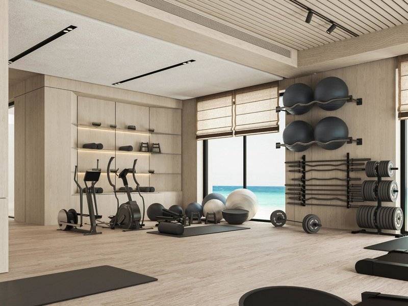 Fitnessstudio im Jaz Elite Amara Hotel mit Blick auf das Meer und modernem Interieur