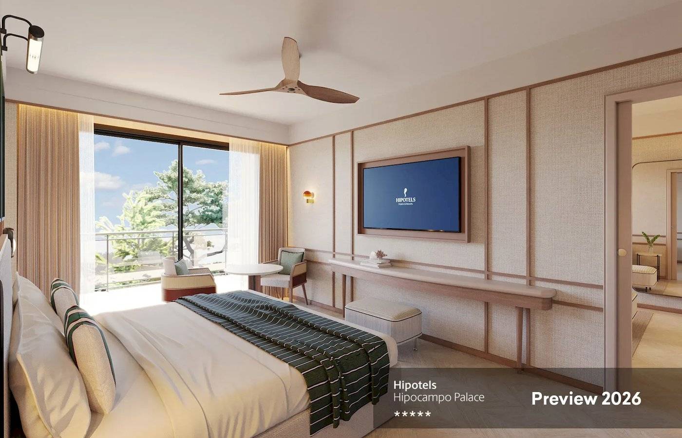 Zimmeransicht im Hipotels Hipocampo Palace mit Blick auf das Meer und moderner Inneneinrichtung.