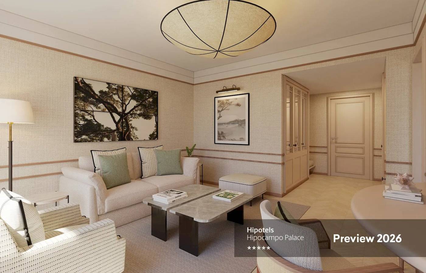 Wohnzimmer des Hipotels Hipocampo Palace mit Möbeln, Couch, Couchtisch und Gemälden.