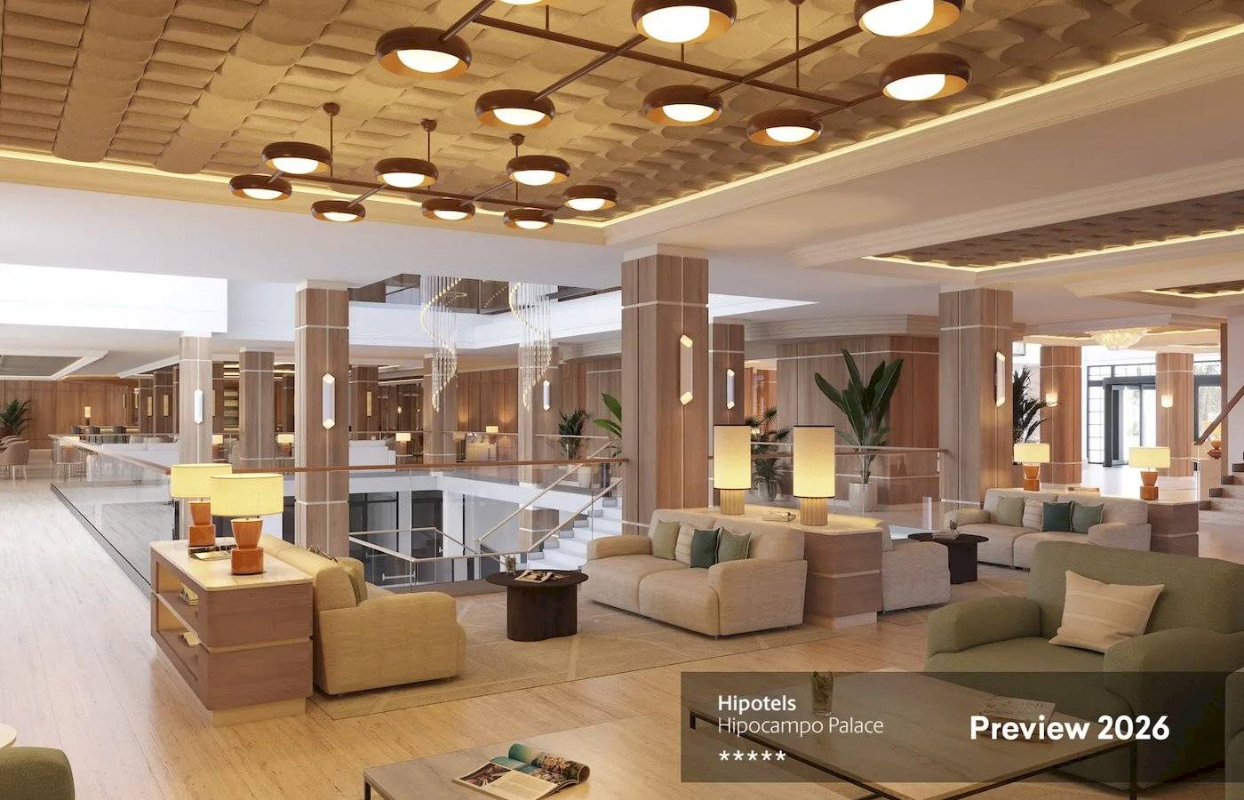 Lobby-Bereich des Hipotels Hipocampo Palace mit modernen Möbeln und Pflanzen.