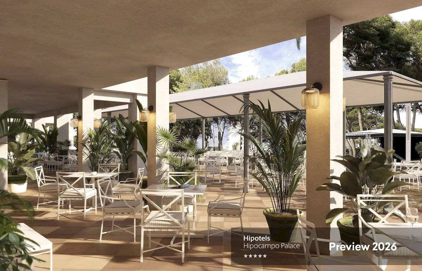 Vorschau 2026 der Hipotels Hiocampo Palace Terrasse mit weißen Tischen und Stühlen und grünen Pflanzen