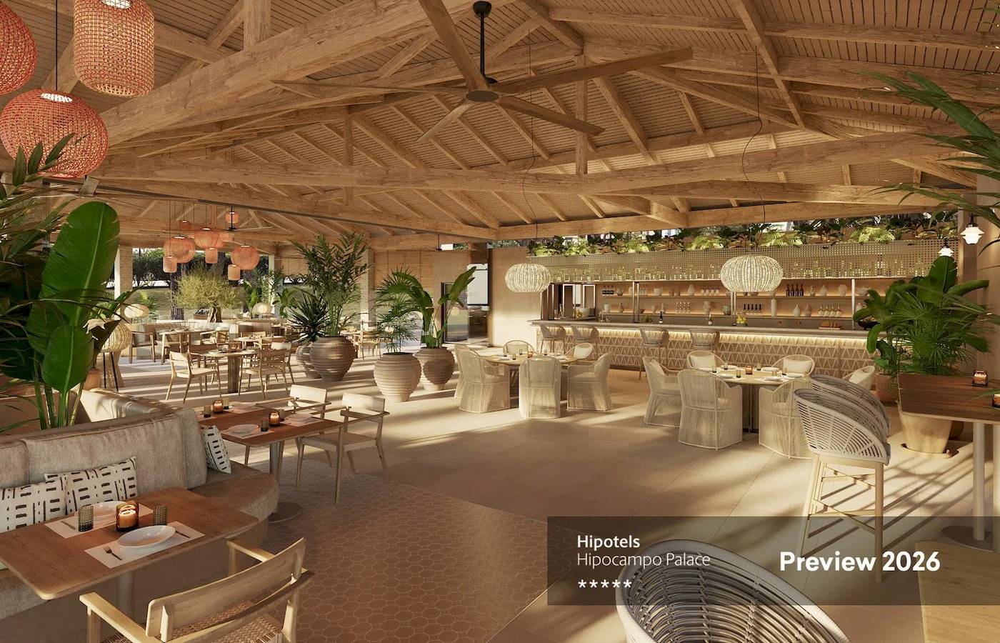 Vorschau 2026 des Innenbereichs des Hipotels Hipocampo Palace mit Holzdecken, Rattanmöbeln und Pflanzen.