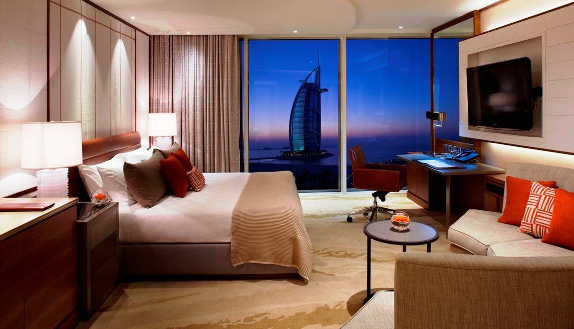 Jumeirah Beach Hotel in Dubai