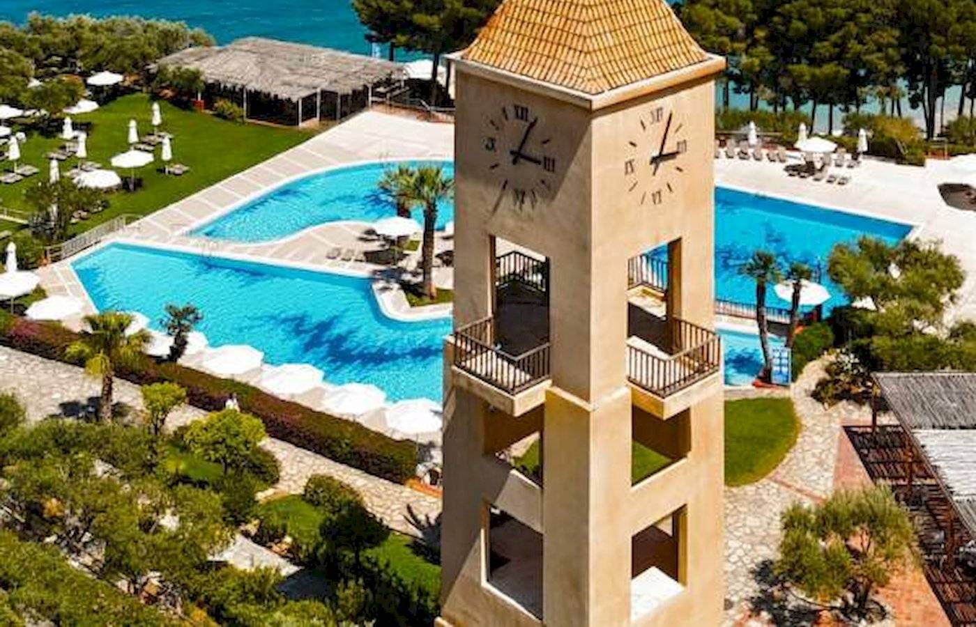 Candia Park Village Hotel mit Blick auf das Schwimmbad und den Ozean