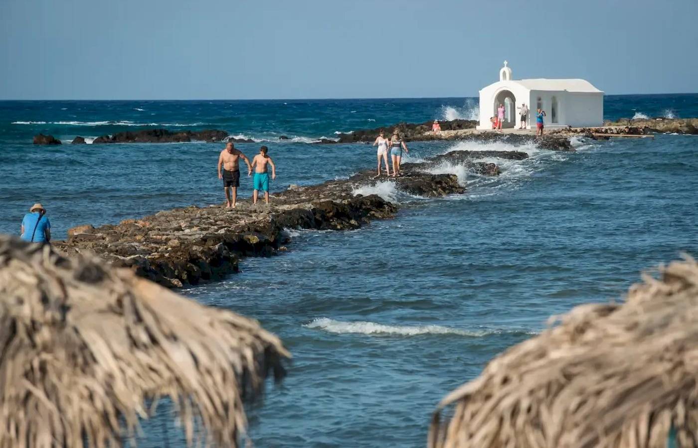 Kleine Kirche am Strand des Corissia Beach Hotels