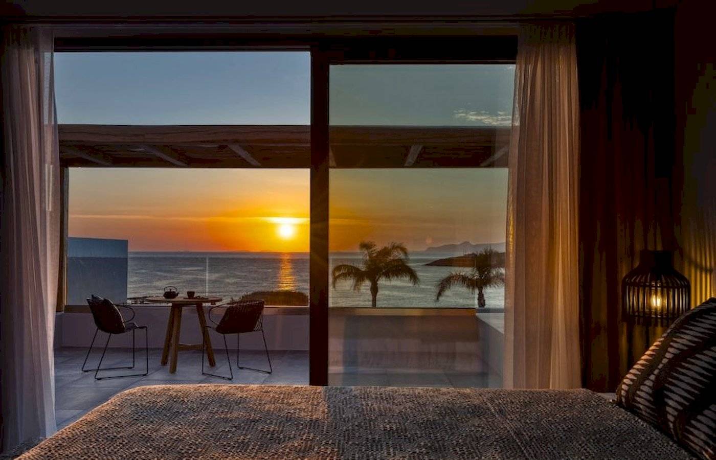 Minos Palace Hotel Suite mit Meerblick bei Sonnenuntergang