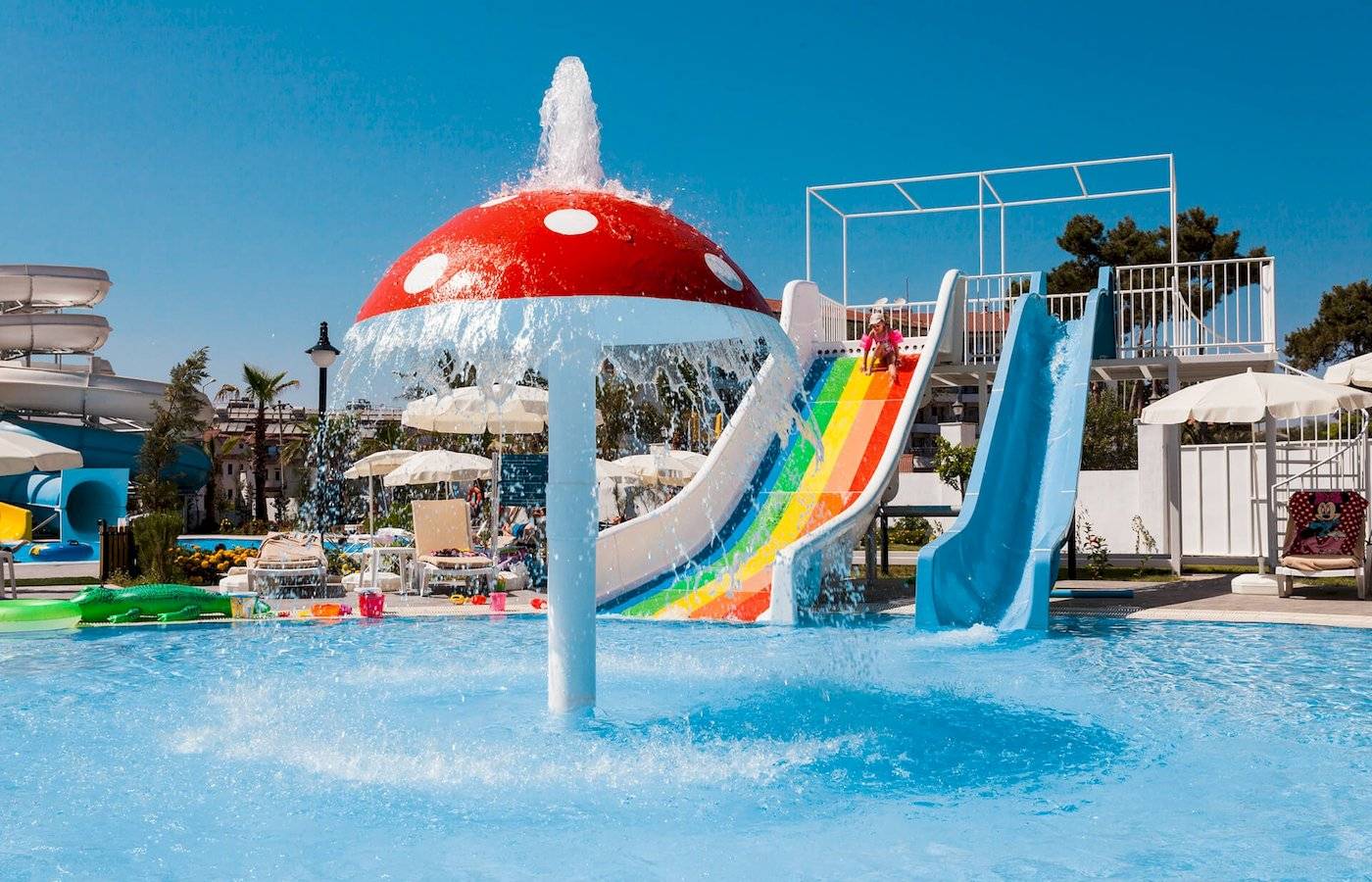 Wasserpark im Defne Defnem Hotel mit Wasserpilz und Rutschen