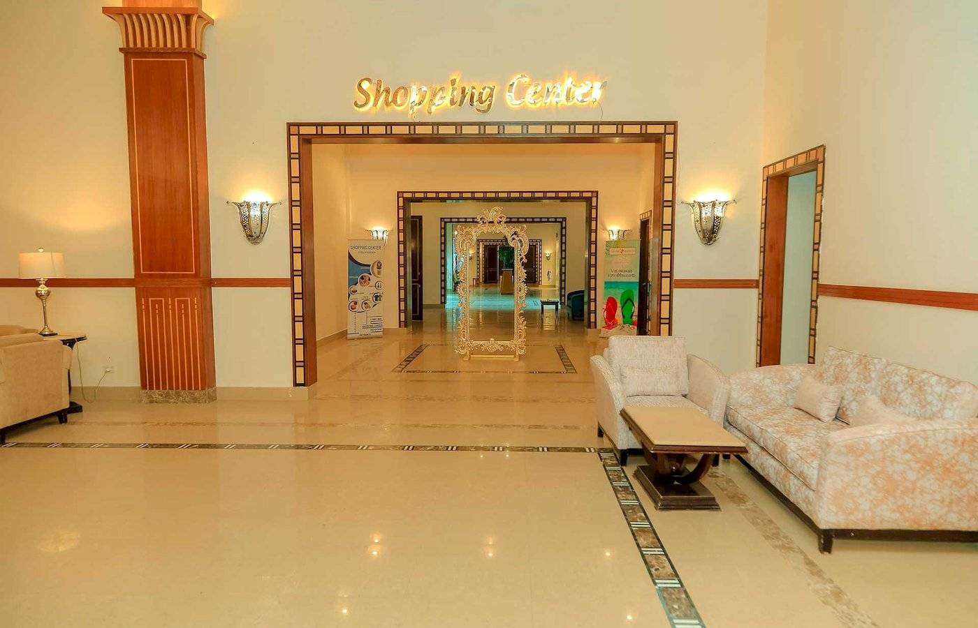 Eingang zum Shopping Center des Stella Gardens Resort & Spa Makadi Bay