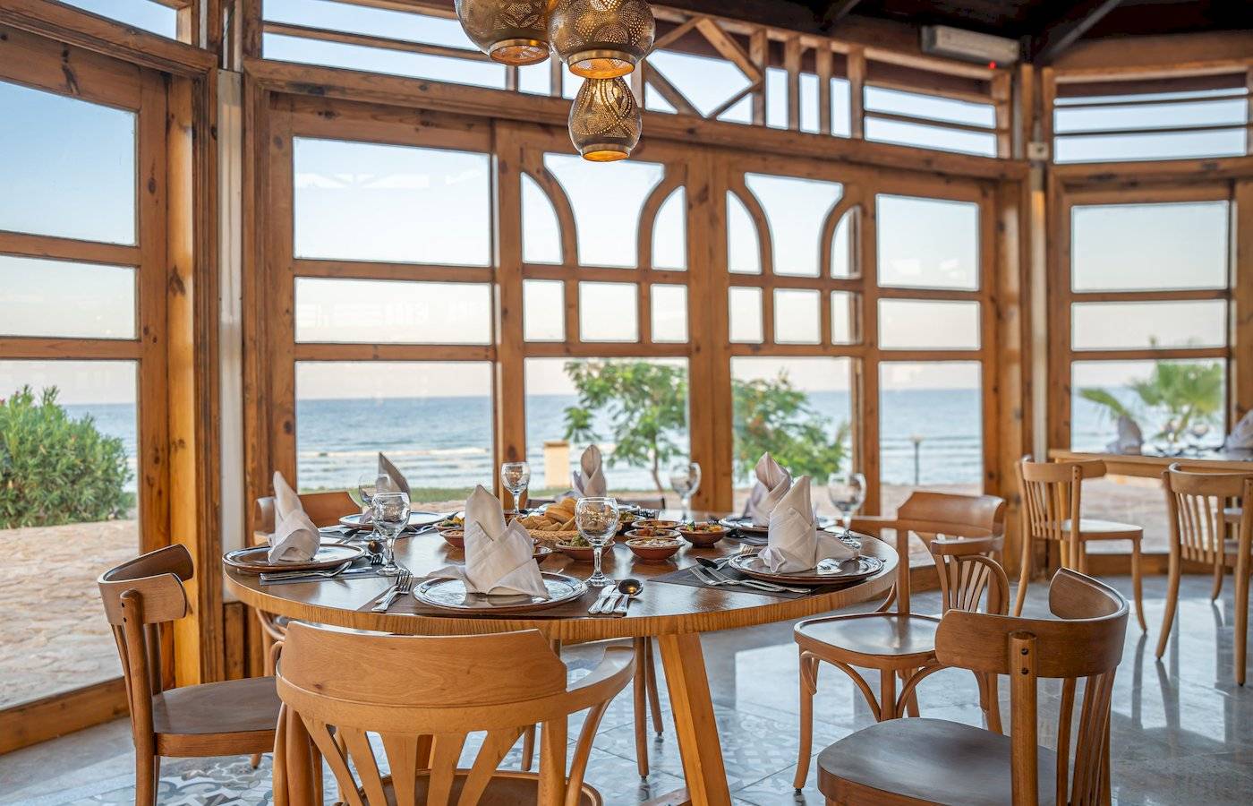 Restaurant im Three Corners Equinox Beach Resort mit Blick auf das Meer