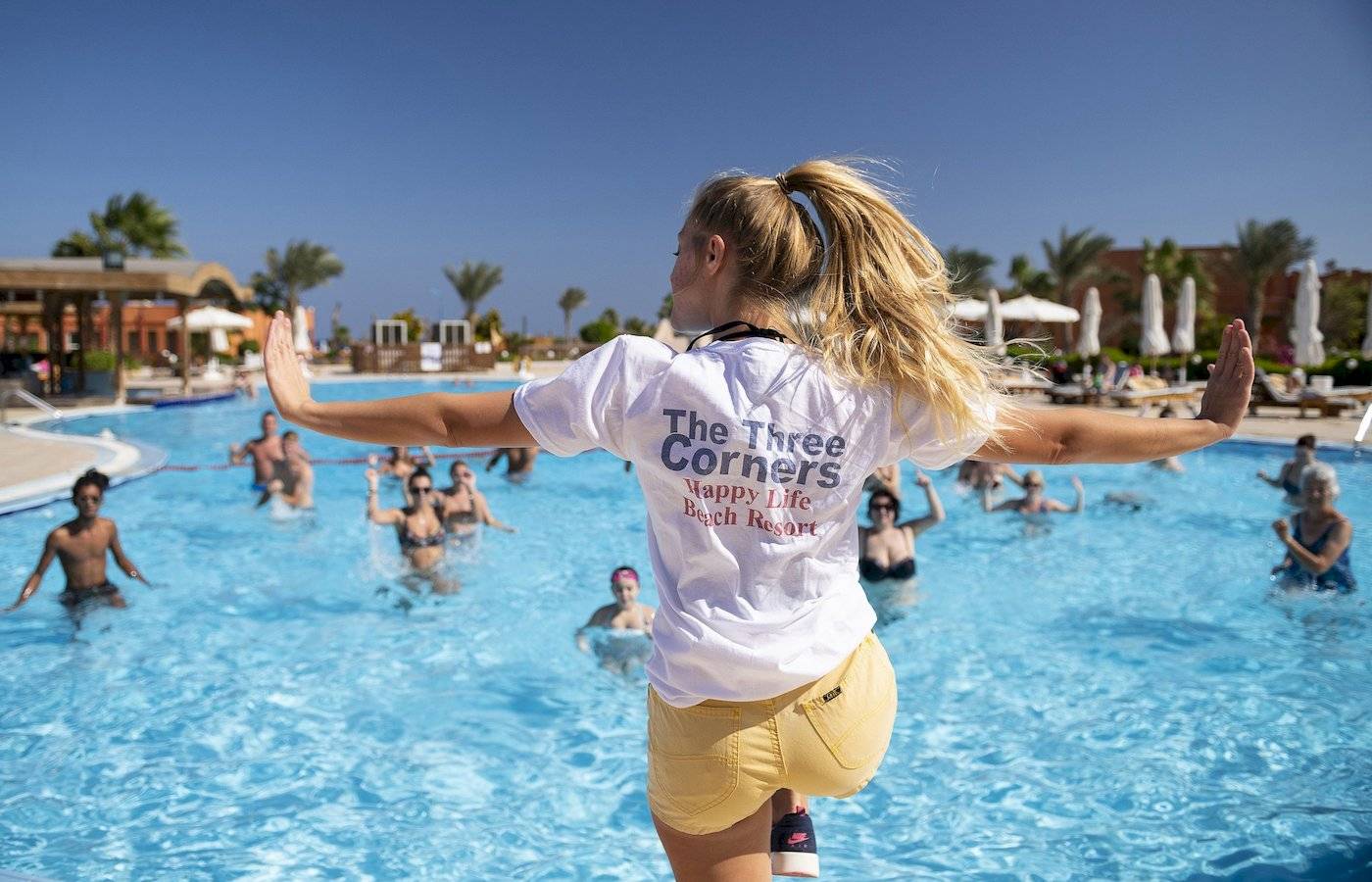 Animationsteam im Pool des Three Corners Happy Life Beach Resorts