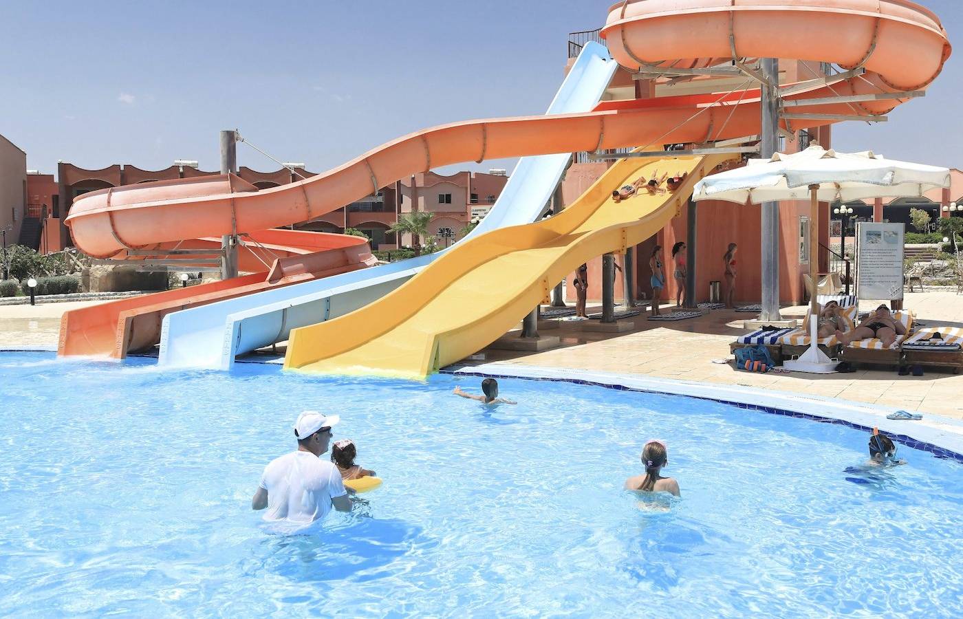 Wasserrutschen im Three Corners Happy Life Beach Resort