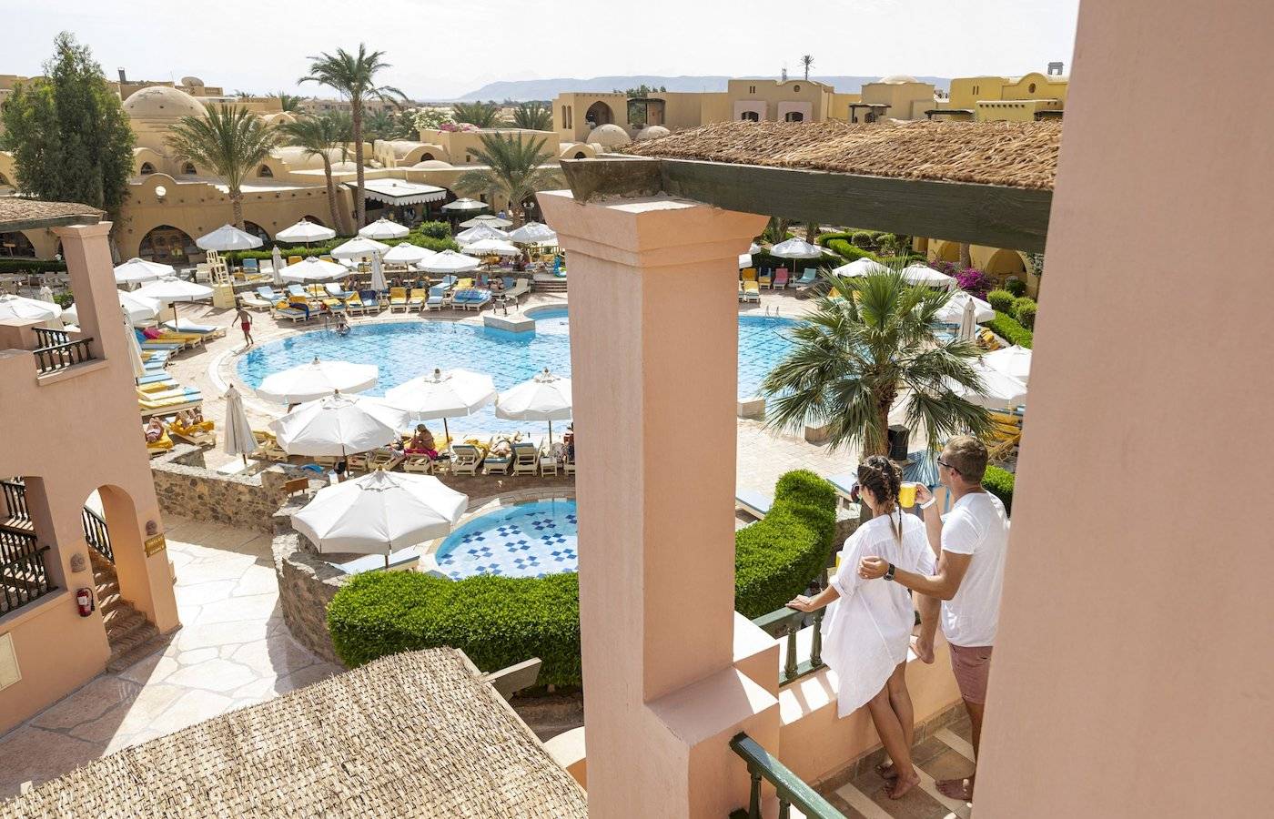 Luftaufnahme des Swimmingpools im Three Corners Rihana Resort