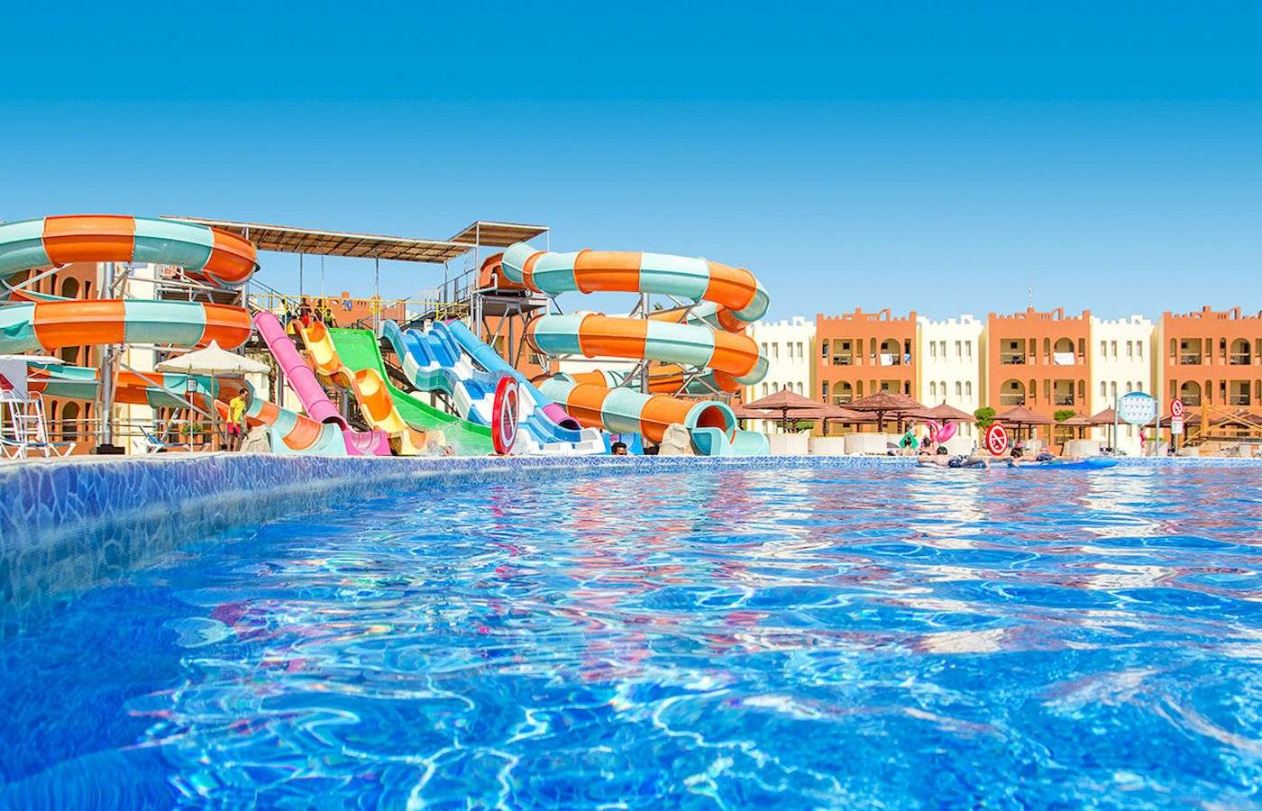 Wasserrutsche und Pool im SUNRISE Royal Makadi Resort