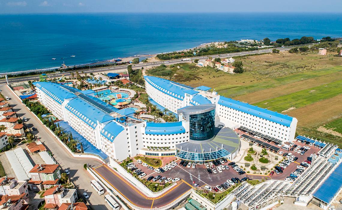 Crystal Admiral Resort in Antalya, Aussenansicht des Hotels