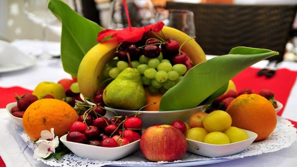 Obstplatte im Grand Yazici Club Marmaris Palace mit verschiedenen Früchten.
