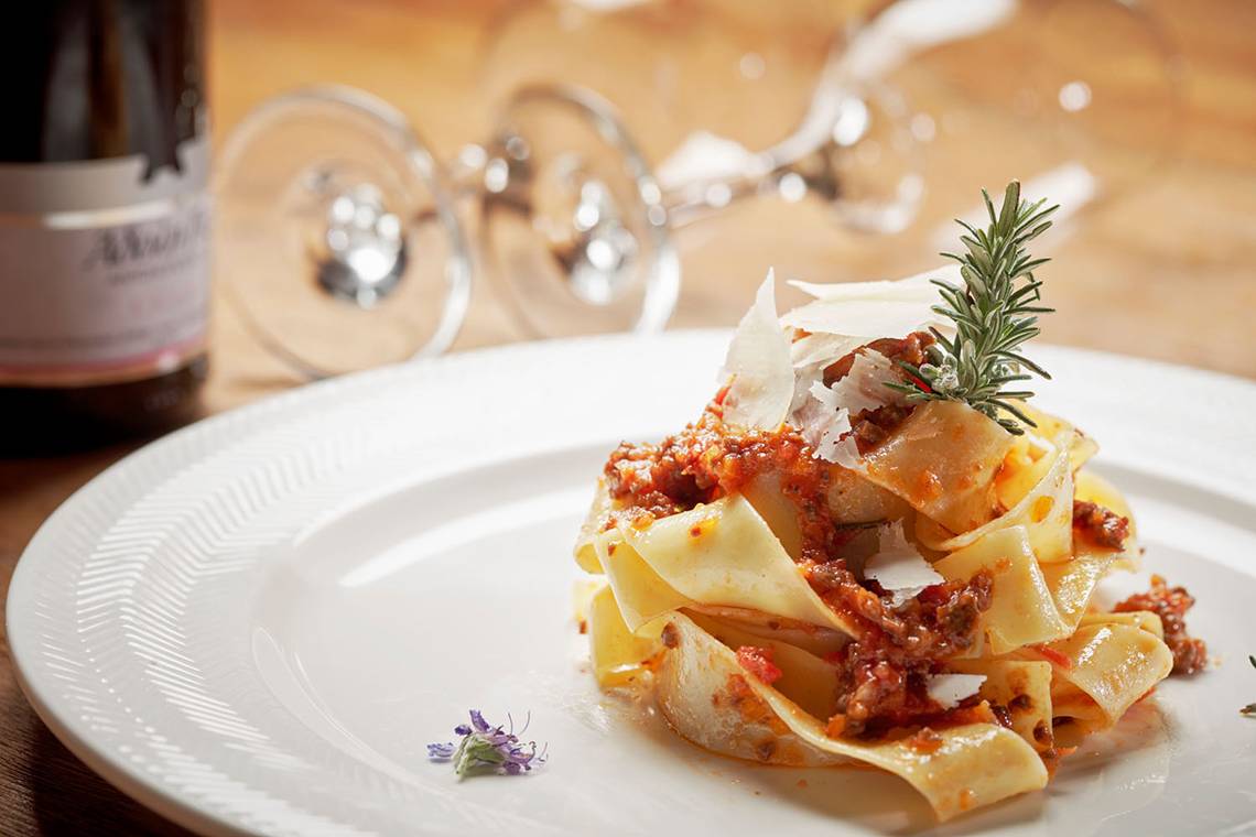 Pastagericht auf einem Teller im Avra Imperial Hotel