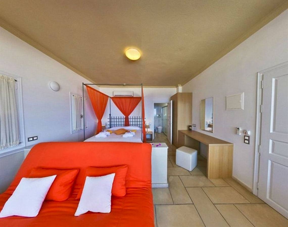 Antinea Suites & Spa in Santorin