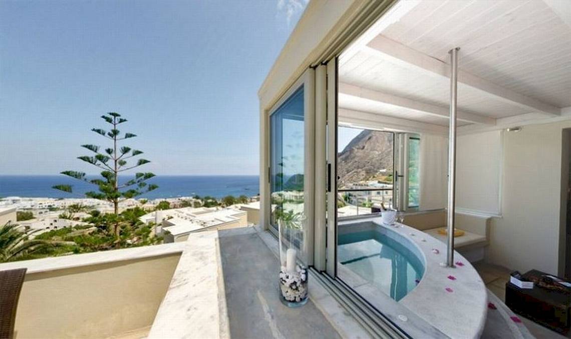 Antinea Suites & Spa in Santorin