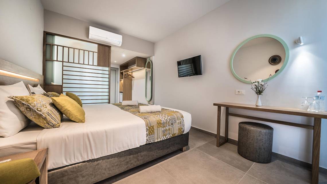 Adele Beach Hotel Zimmer mit Bett, Dekor und Möbeln