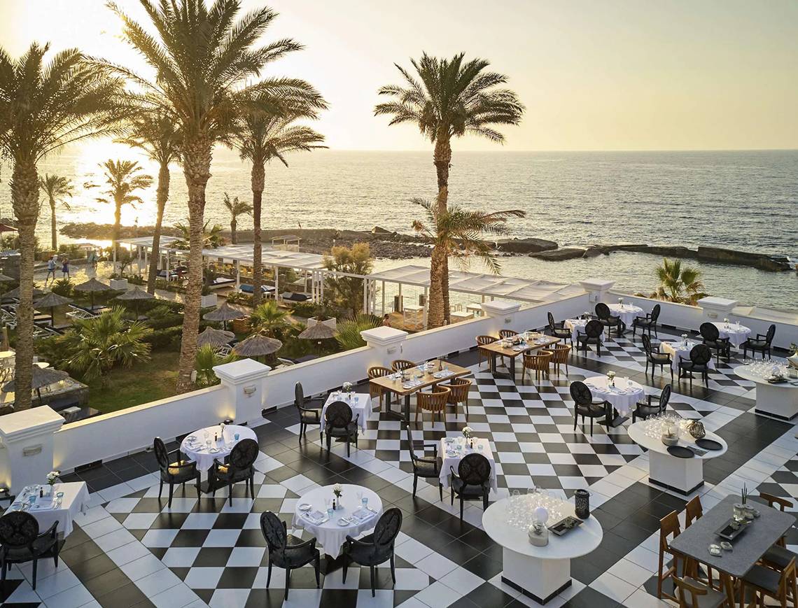 Radisson Blu Beach Resort in Kreta, Restaurant am Meer