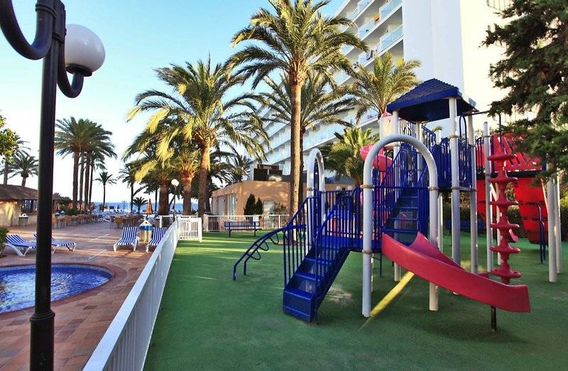 Kinderspielplatz am Strand vor dem Ibiza Twins Hotel