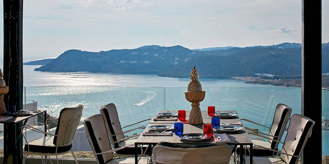 Blick auf das Meer vom Restaurant des Myconian Avaton Resort.