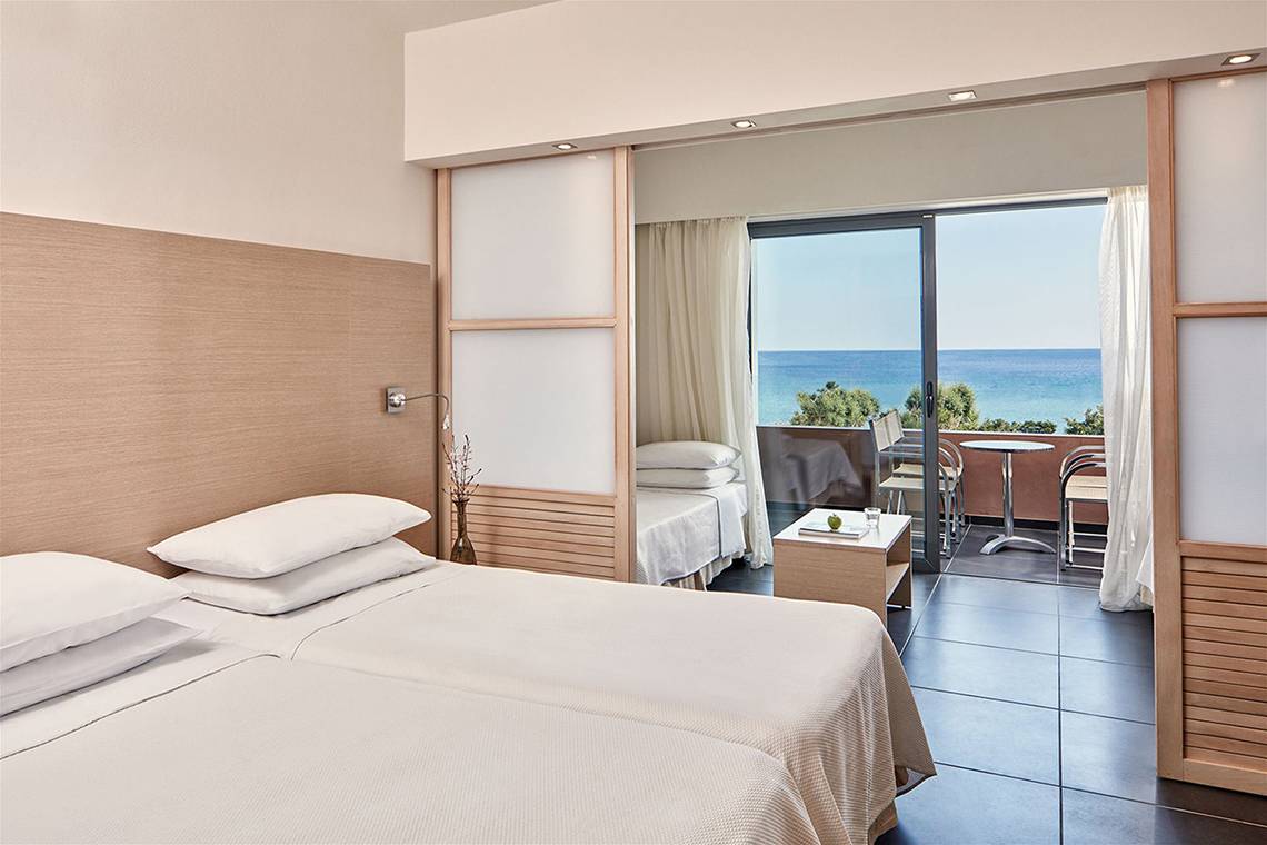 Doppelzimmer mit Meerblick im Atlantica Mikri Poli Kos Hotel.