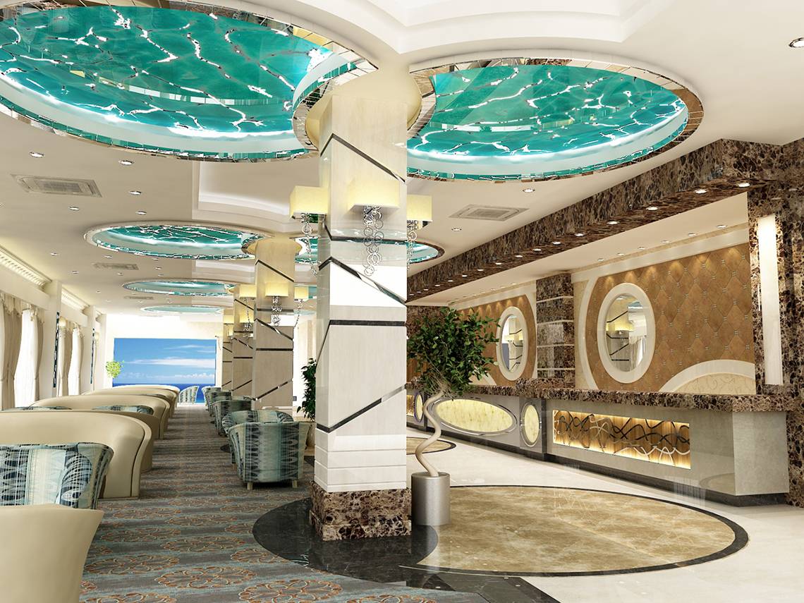 Lobby des Crystal Waterworld Aqua Collection Hotels mit blauen Decken und Marmorwand