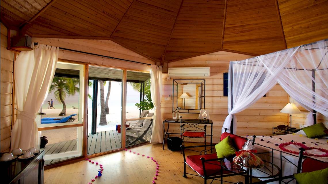 Kuredu Island Resort & Spa, Beachbungalow