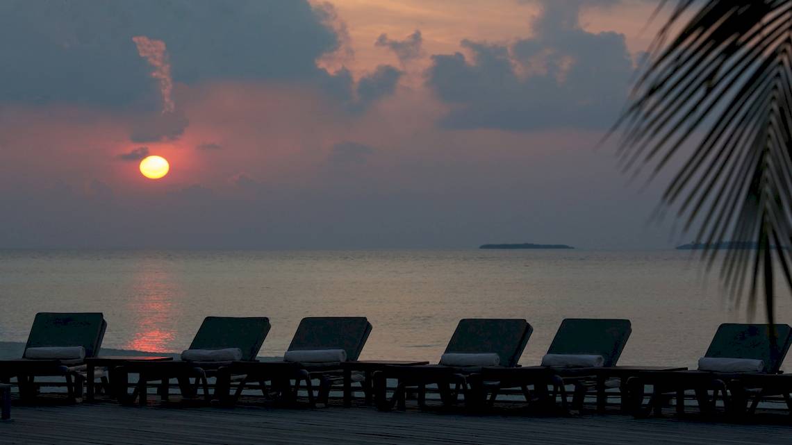Kuredu Island Resort & Spa, Sonnenliegen Sonnenuntergang