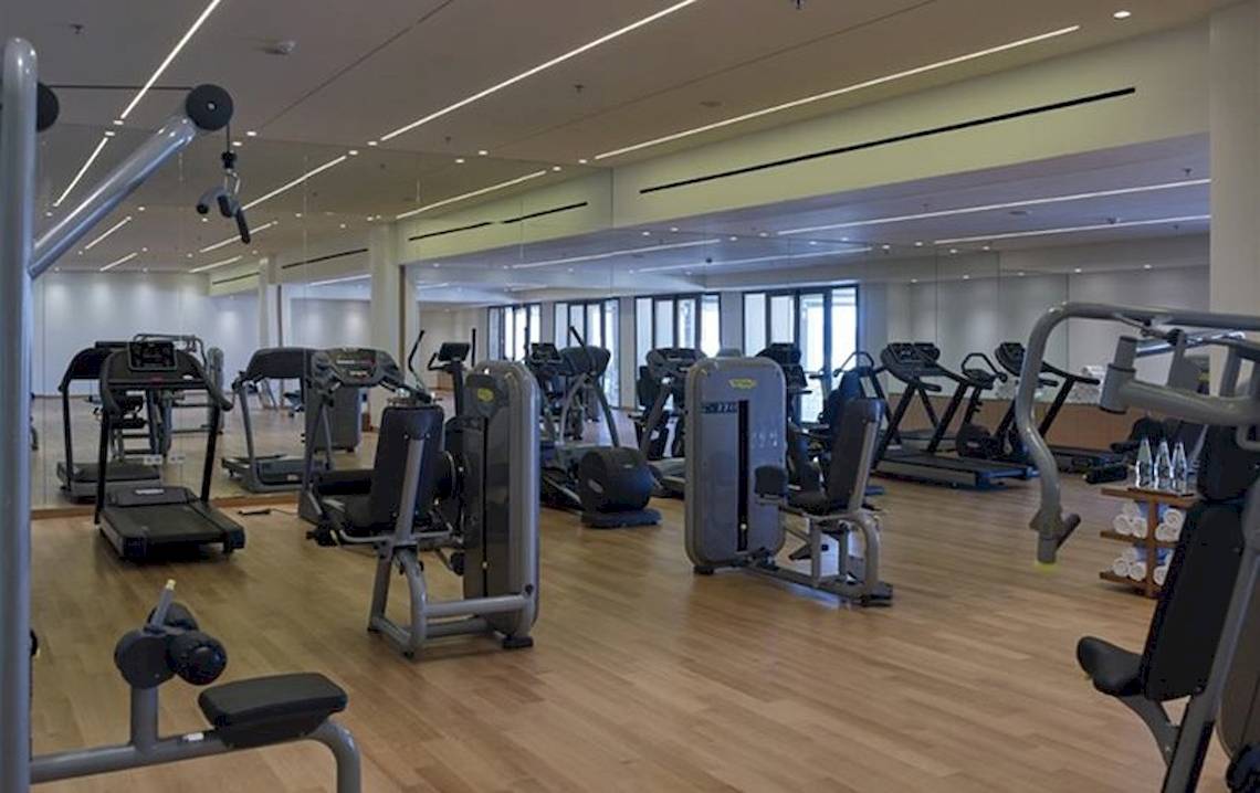Fitness Center im Atlantica Imperial Resort & Spa mit verschiedenen Trainingsgeräten.