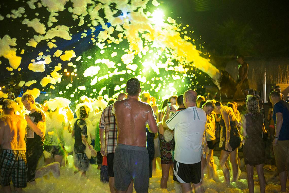 Seifenblasen-Party im Eftalia Aqua Resort