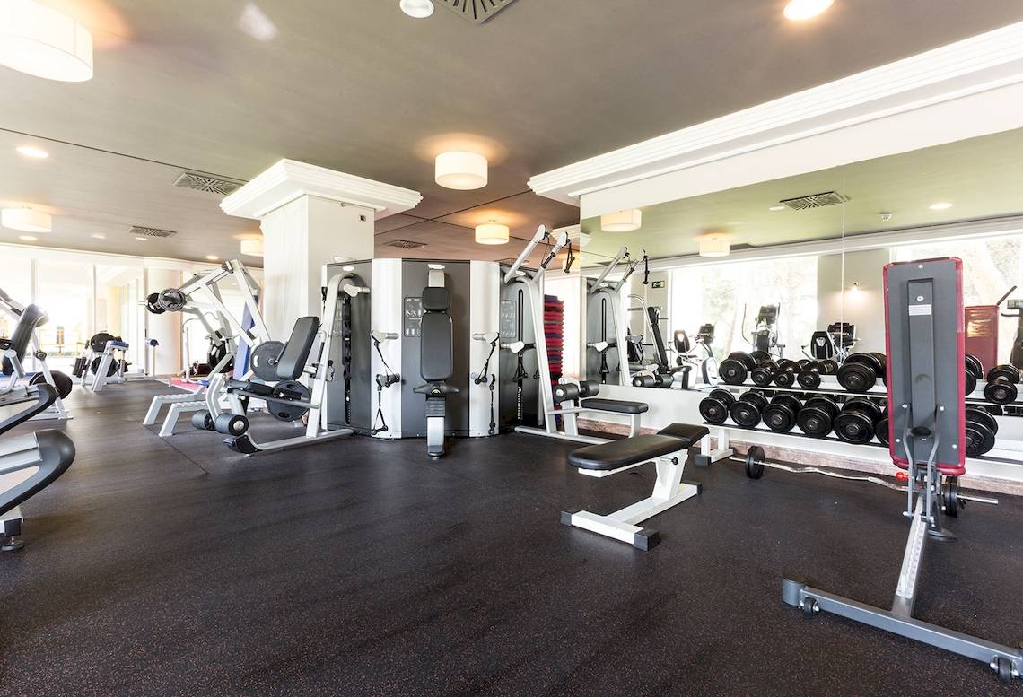 Fitnesscenter im Sarena de Muro Resort Mallorca mit verschiedenen Trainingsgeräten