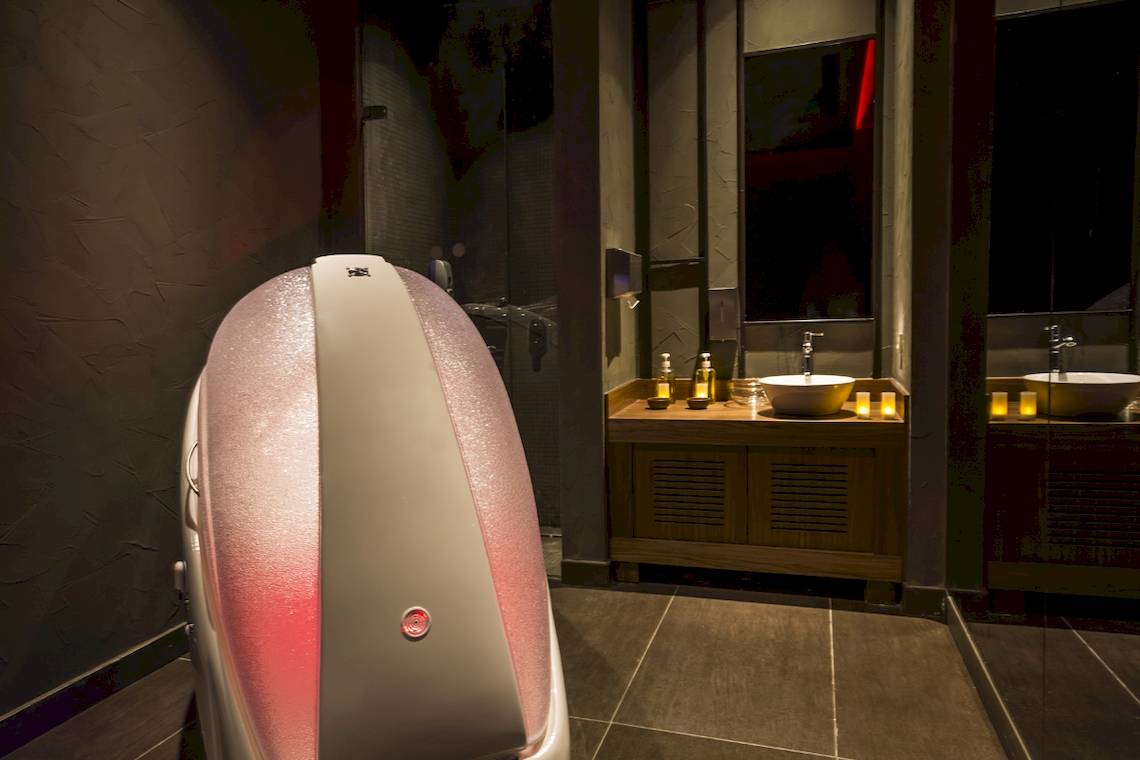 Innenansicht der Sauna im Voyage Sorgun Hotel mit modernem Design und luxuriösem Ambiente.