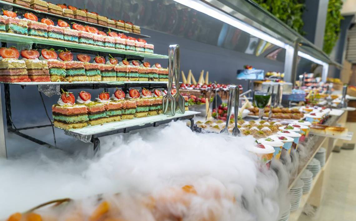 Buffet im Grand Belish Resort Hotel & Spa mit verschiedenen Desserts und Eiscreme