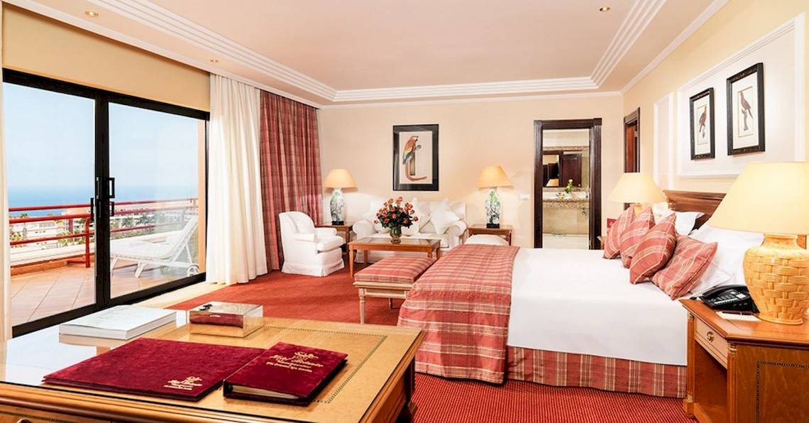 Schlafzimmer im Botanico & The Oriental Spa Garden Hotel mit Blick auf den Ozean