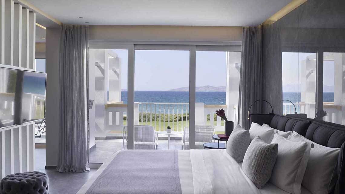 Neptune Hotels Resort in Kos, Schlafzimmer, Meerblick