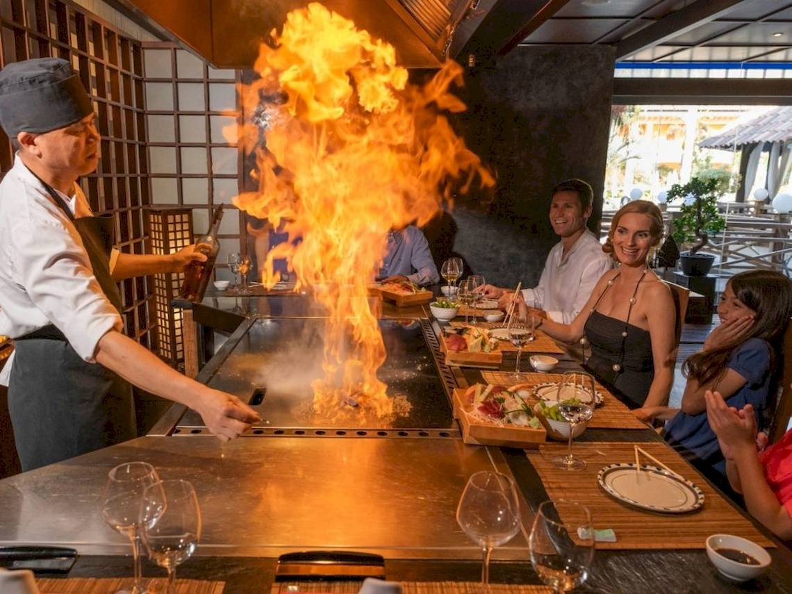 Tischgrill im japanischen Restaurant im Secrets Bahia Real Resort & Spa Hotel
