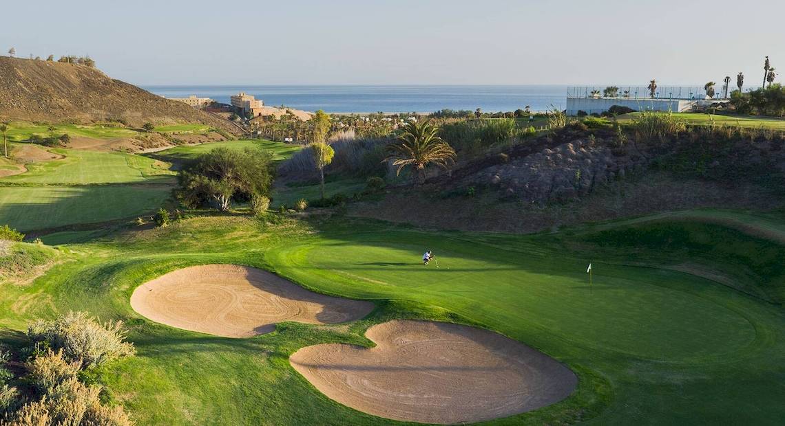 Golfplatz am Ozean mit Blick auf Occidental Jandia Playa Hotel