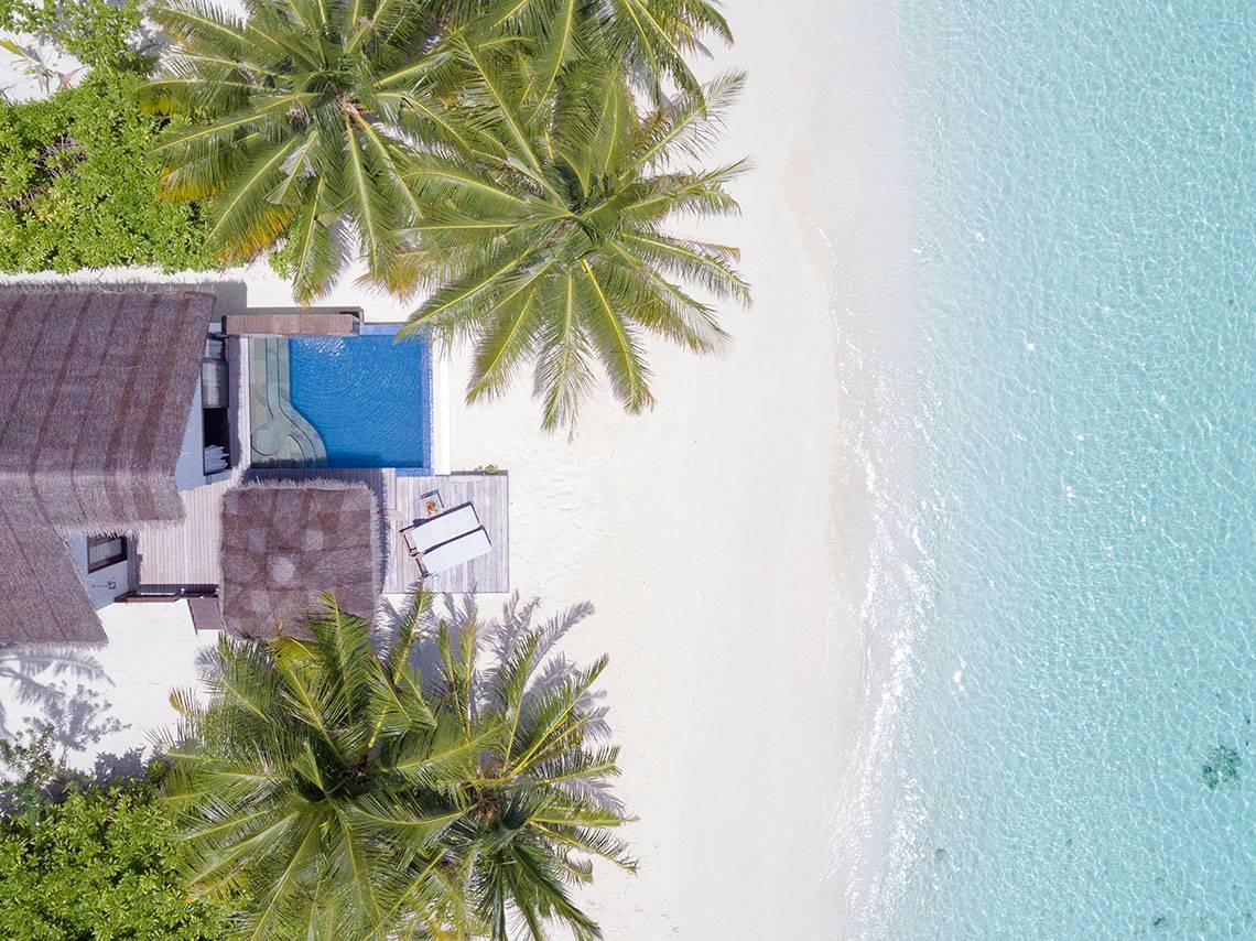Bandos Maldives in Malediven, Strand Villa