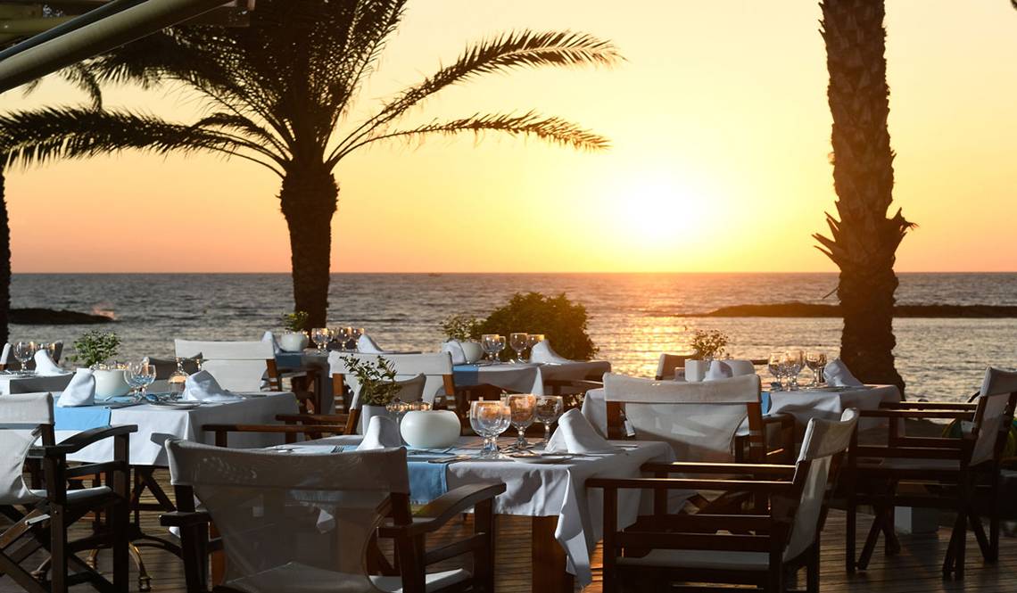 Pioneer Beach Hotel in Paphos