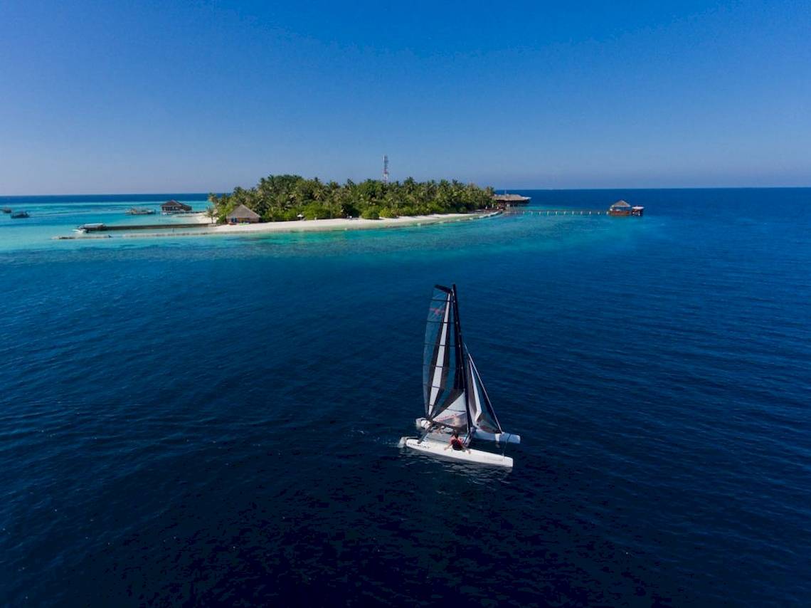 Outrigger Maldives Maafushivaru Resort in Malediven