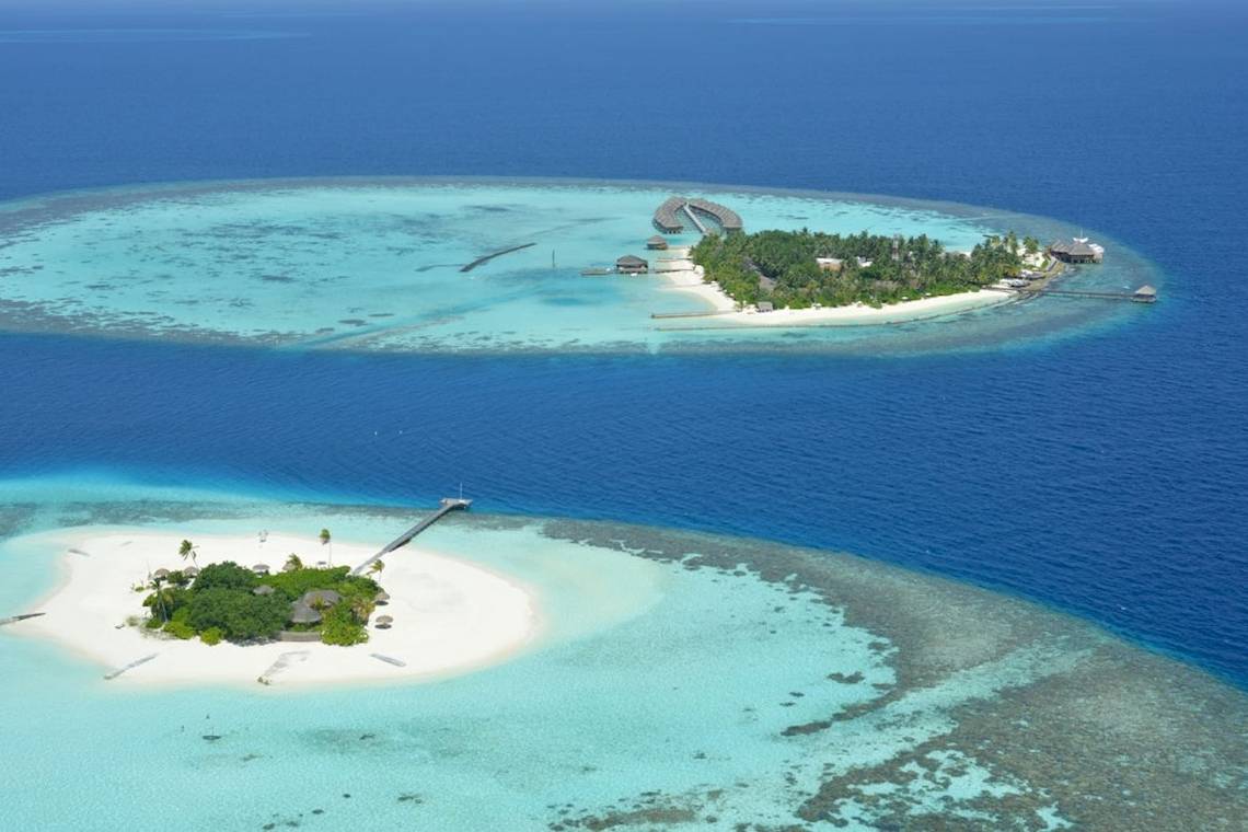 Outrigger Maldives Maafushivaru Resort in Malediven