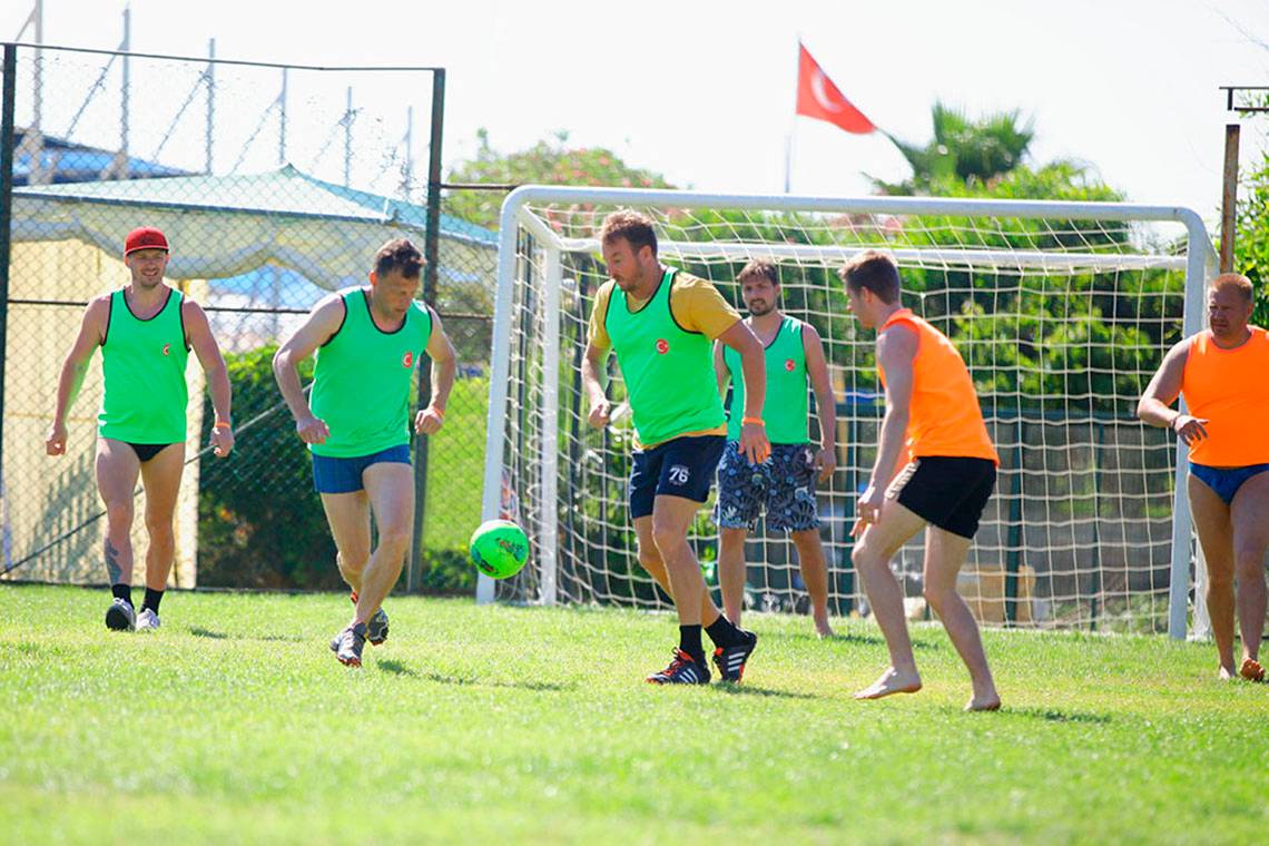 Fussballtraining am Selectum Family Comfort Side Hotel im Freien