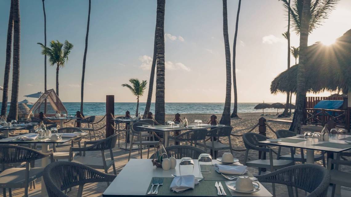 Restaurant am Strand des Coral Level at Iberostar Selection Bávaro