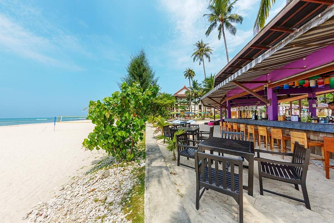 Apsara Beachfront Resort & Villa in Thailand: Khao Lak & Umgebung