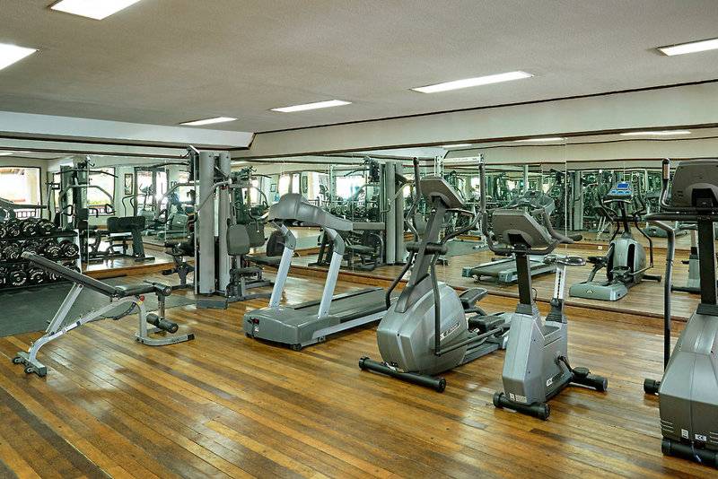 Fitnesscenter im Sol Benoa Bali Hotel mit diversen Trainingsgeräten.