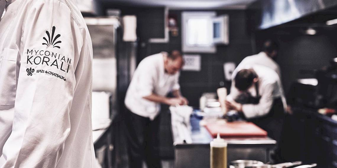 Das Küchenteam des Myconian Korali Relais & Chateaux in Aktion